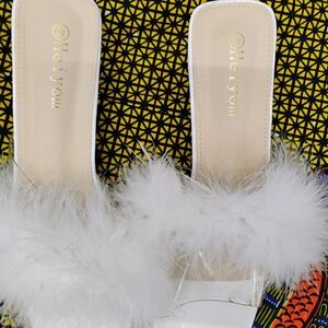 Heiyom White  Christmas Snow White Feather Slide Sandals Size 42/ 10.5 -11